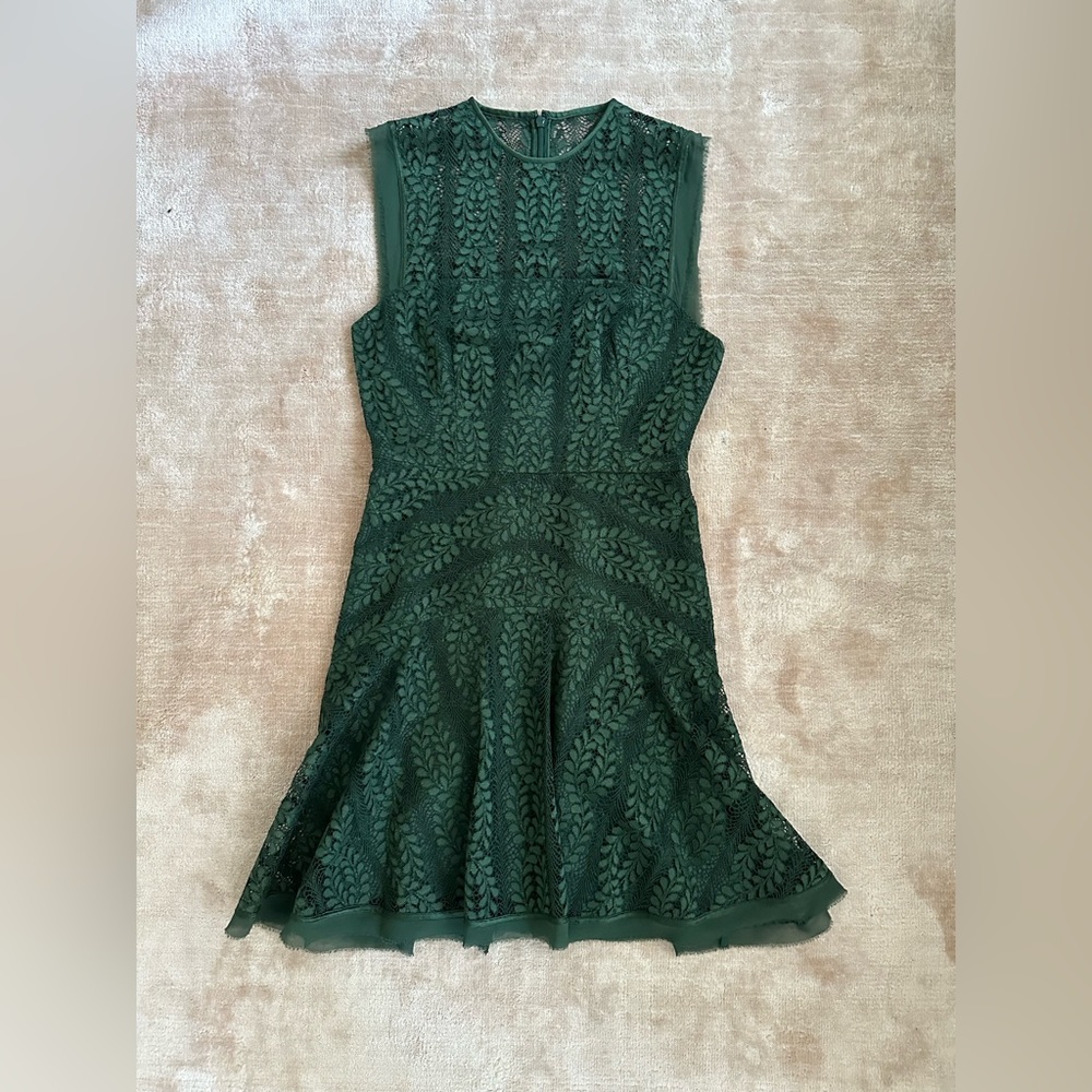 Lover dark green dress with leaf lace